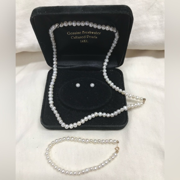Vintage Estate 14k Gold Pearl Necklace and Bracelet and Earrings Set